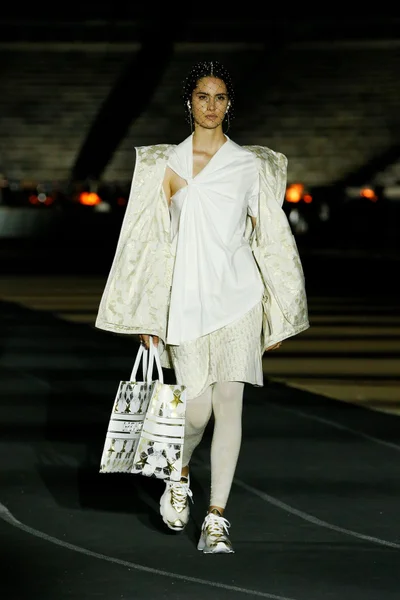 Look 70
